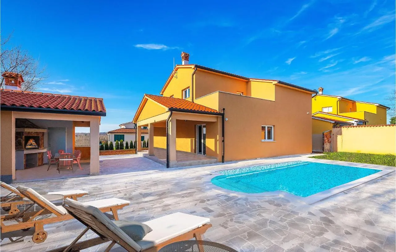 4 Bedroom Nice Home In Topid contacts